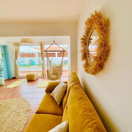 Golden Wave Surf Villa *