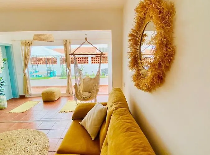 Golden Wave Surf Villa *