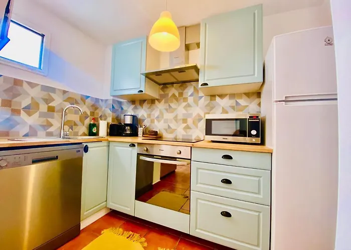 Golden Wave Surf Villa *